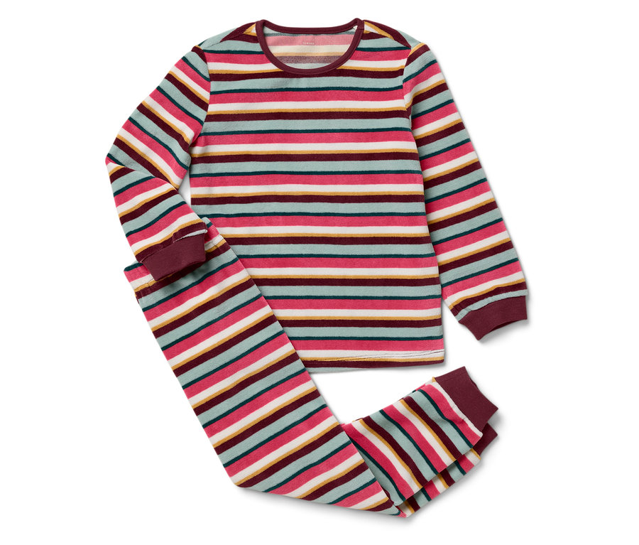 Gestreifter Schlafanzug mit langen Ärmeln und Hosen.