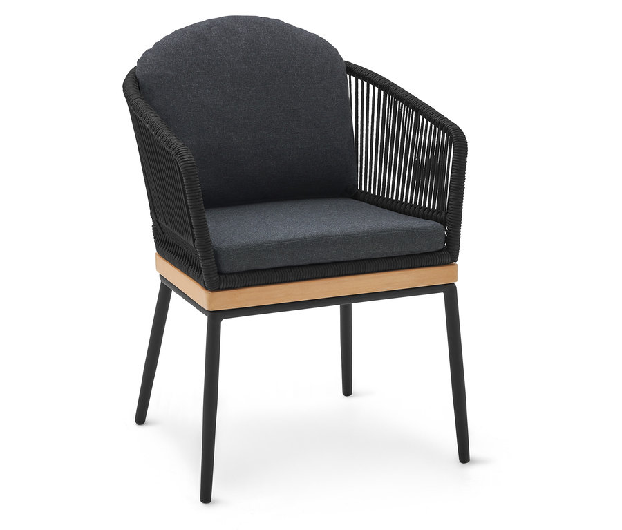 Ein Gartenstuhl mit Textilgeflecht und dunklen Polstern.