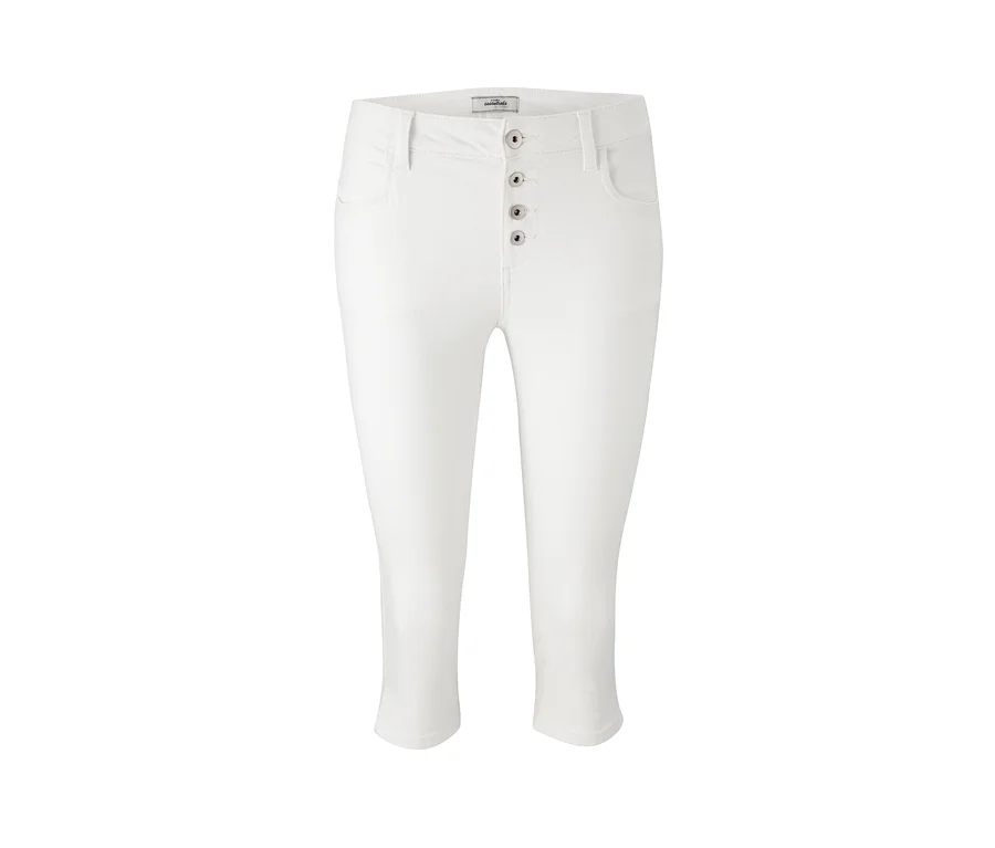 Weiße Capri-Jeans mit Knopfleiste.