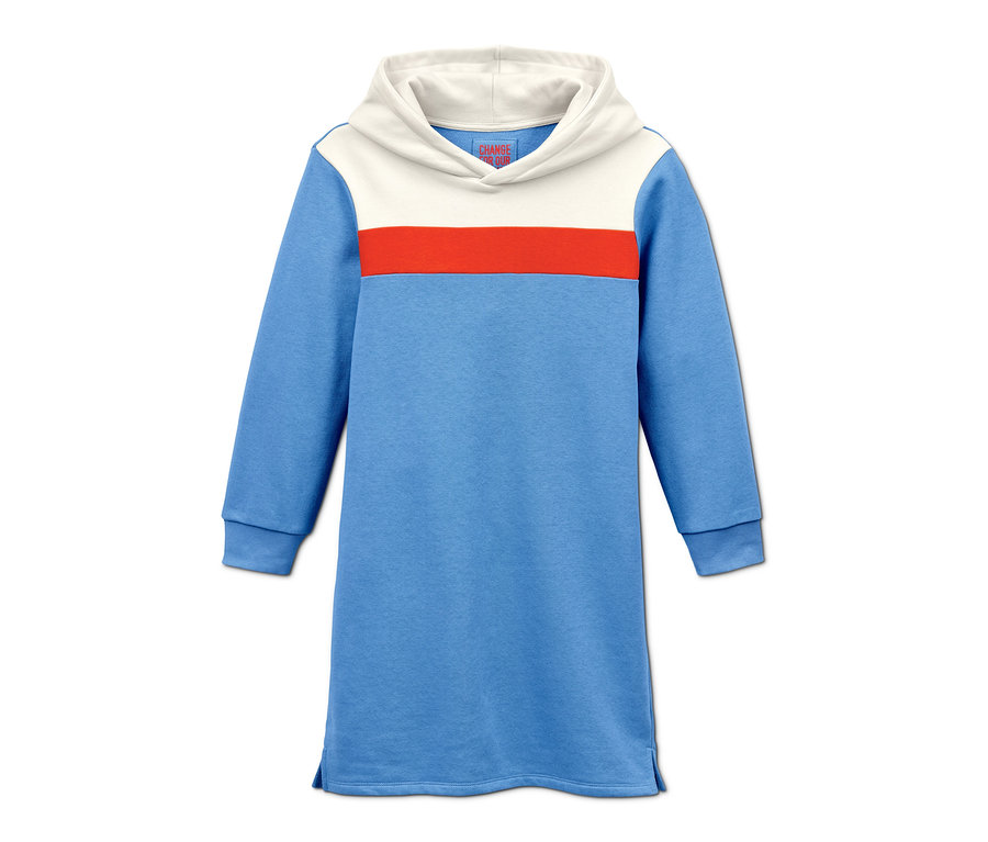 Blaues Sweatkleid mit langen Ärmeln, weisser Kapuze und orangefarbenem Streifen.
