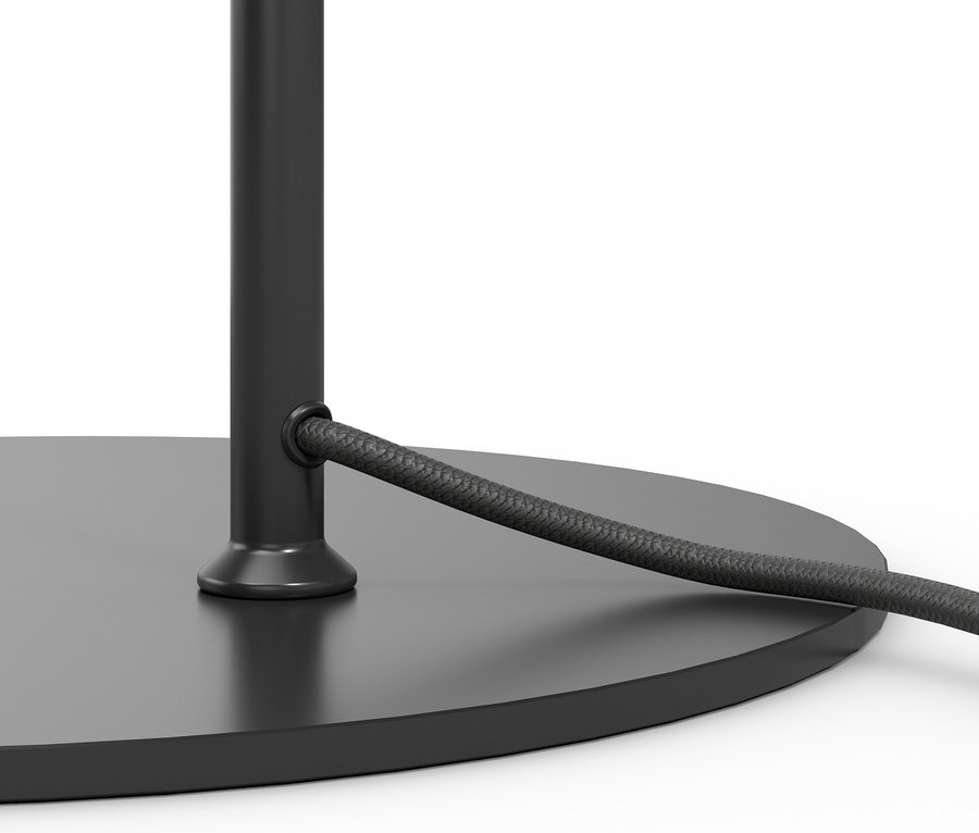 Detail der schwarzen Metall-Tischleuchte »Cale«.