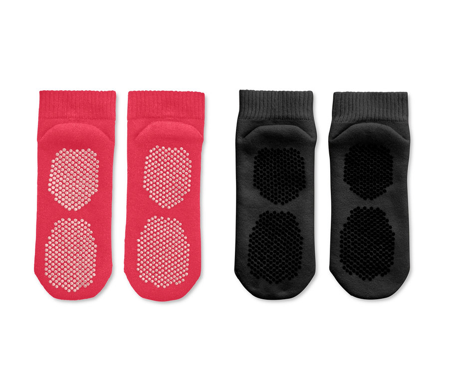 Zwei Paar Yogasocken, ein Paar schwarz, ein Paar pink.