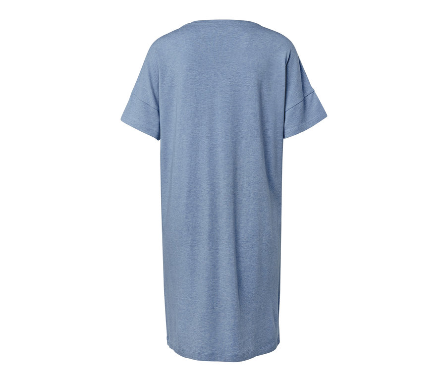 Blaues Nachthemd mit kurzen Ärmeln.