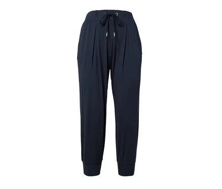 Eine dunkelblaue 3/4-Jerseyhose auf einem weißen Hintergrund.
