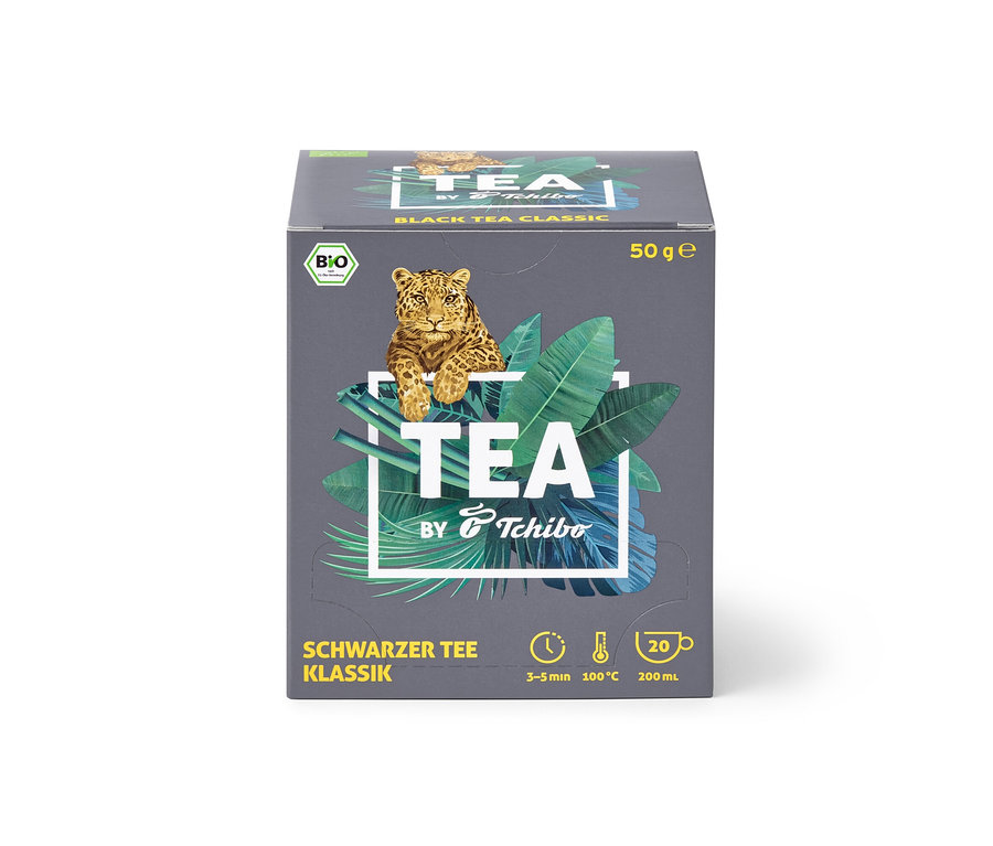 Packung TEA by Tchibo Bio Schwarzer Tee Klassik - 8x 20 Teebeutel. Auf der Packung ist ein Bild von einem Leoparden.