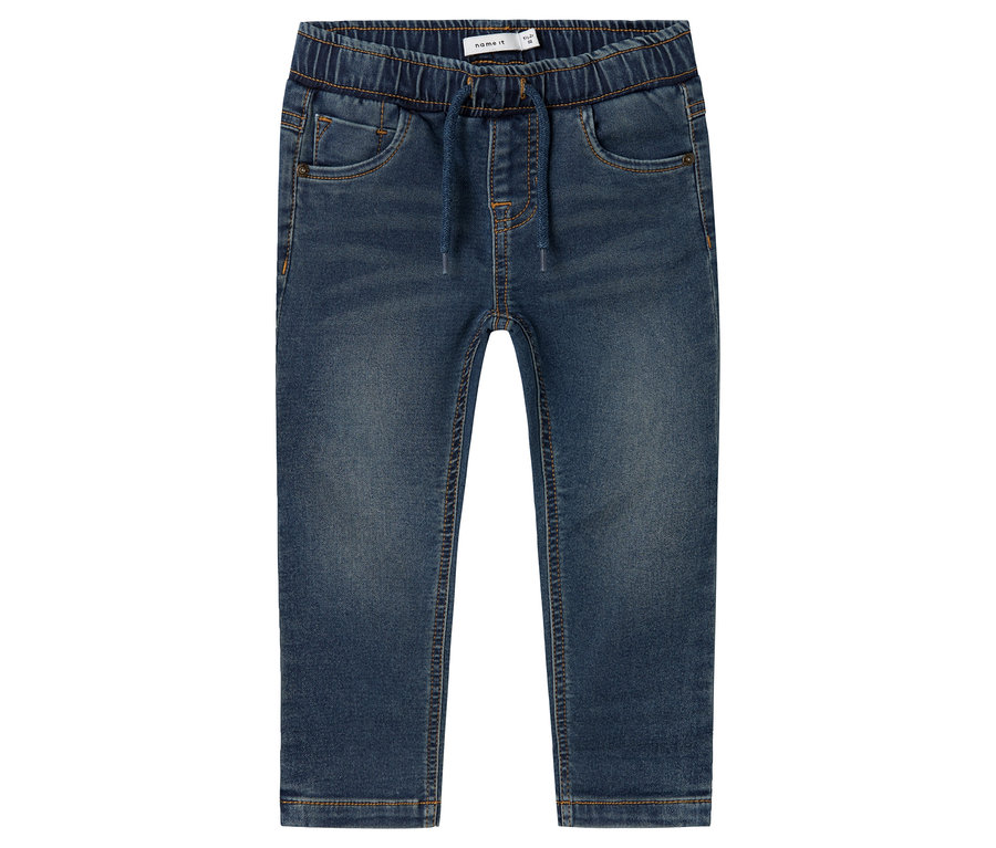 Die blaue NAME IT Sweat-Jeans liegt auf einem weißen Hintergrund.