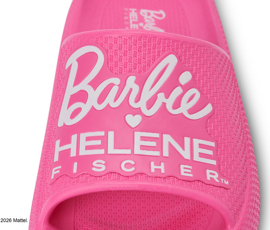 Nahaufnahme eines pinken Barbie Helene Fischer Badeschuhs.
