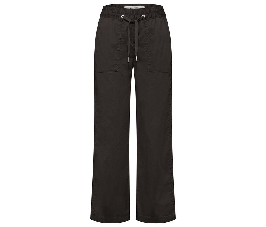 Die schwarze Street One Papertouch-Hose liegt mit Kordelzug und Taschen vor hellem Hintergrund.