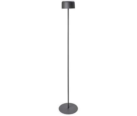 Eine graue Stehlampe steht auf einem weißen Hintergrund.
