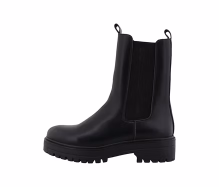 Schwarze Tom Tailor Stiefeletten mit klobiger Sohle und elastischem Einsatz, seitlich mit "TOM TAILOR" Schriftzug.