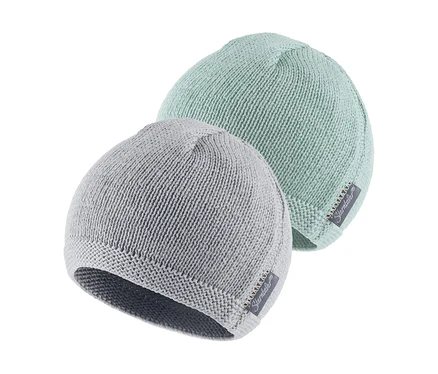 Zwei gestrickte Mützen, eine graue und eine mintgrüne, mit Sterntaler-Etikett, leicht überlappend.