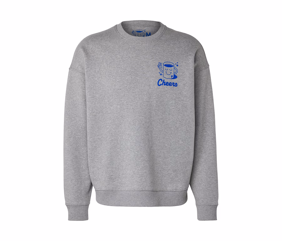 Graues Unisex Coffee Crew Sweatshirt mit blauem Aufdruck einer Kaffeetasse und dem Wort Cheers.