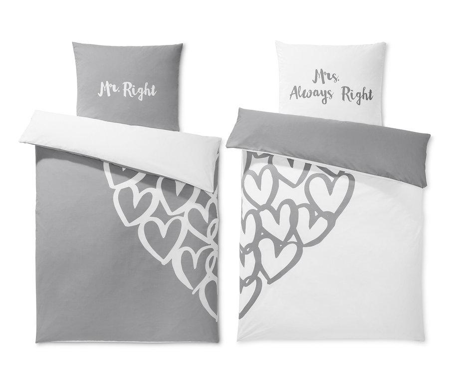 Zwei Sets Renforcé-Wendebettwäsche für Pärchen in Normalgröße mit grau-weißem Herzdesign und den Aufschriften "Mr. Right" und "Mrs. Always Right".