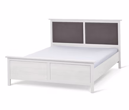 Weißes Bett mit gepolstertem Kopfteil mit zwei grauen Rechtecken, ca. 180 x 200 cm.