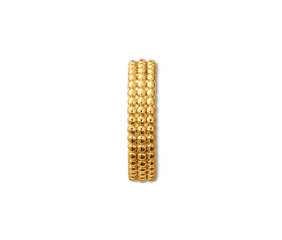 Detail eines goldenen Earcuff mit Perlstruktur.