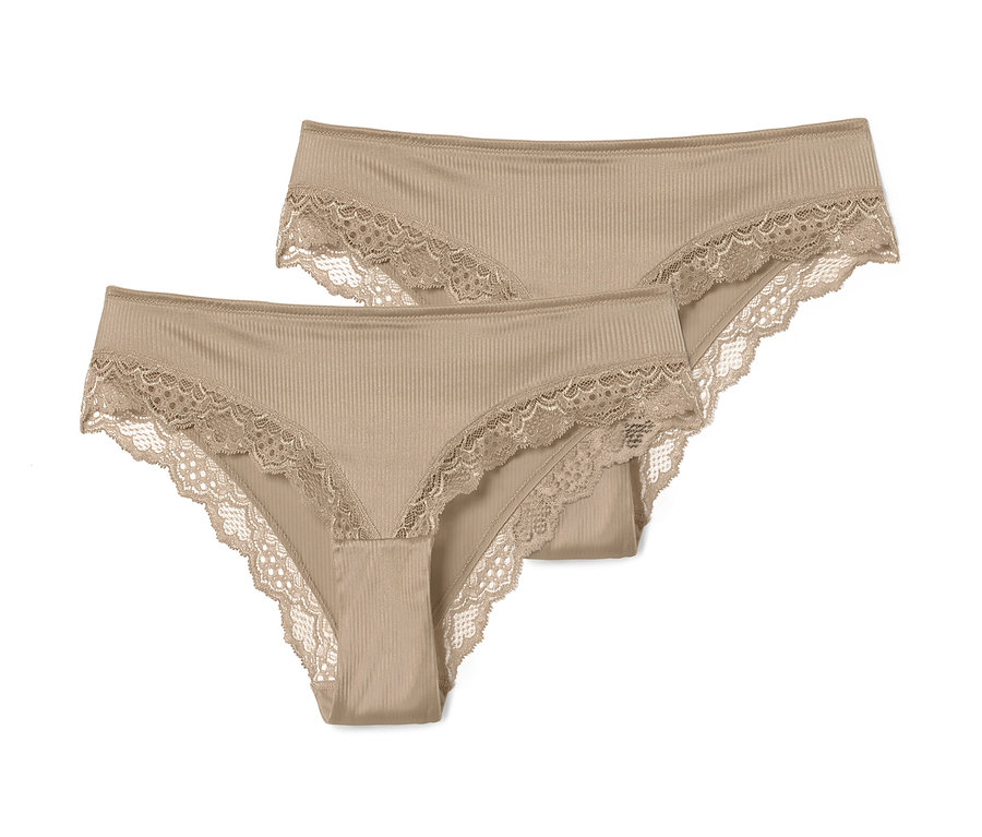 Zwei beige Brazil-Slips mit Spitze.