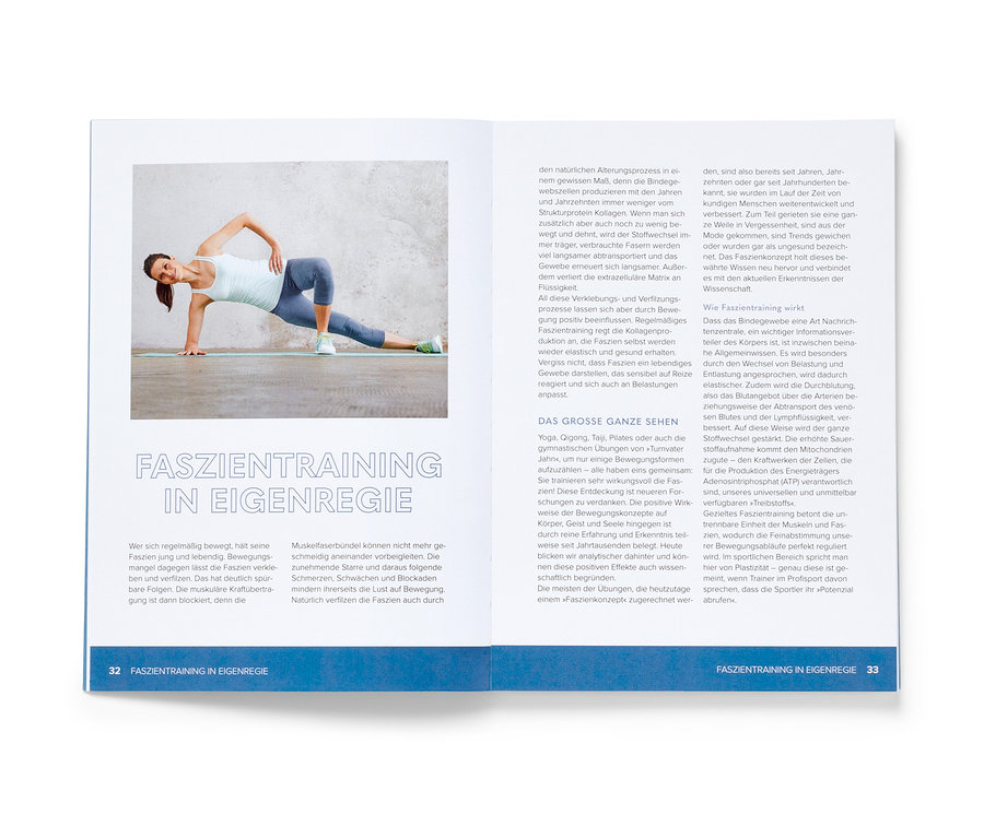 Eine Frau trainiert in einem Raum, auf dem Tisch liegt ein Buch "Optimize Yourself".