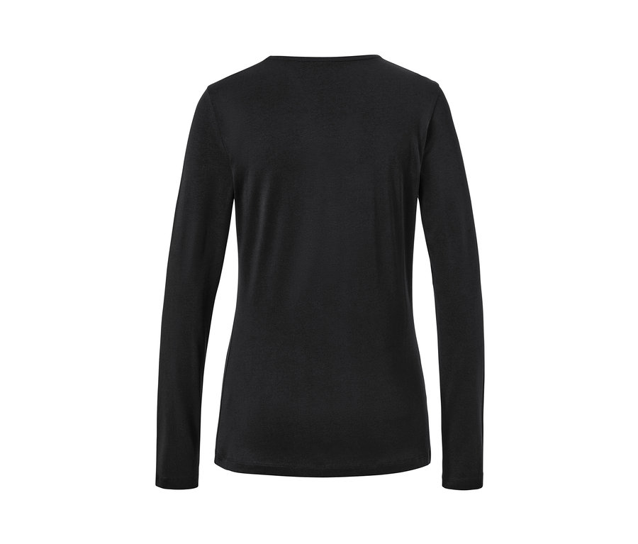 Schwarzes Langarmshirt.