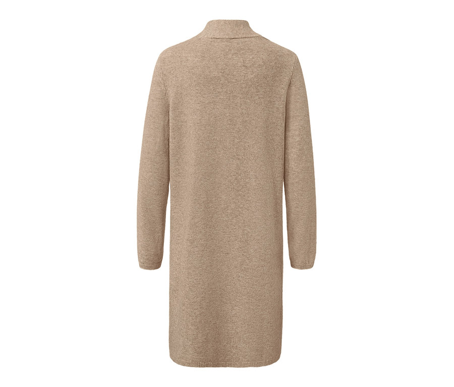 Die Rückseite eines offenen Longcardigans ist zu sehen.