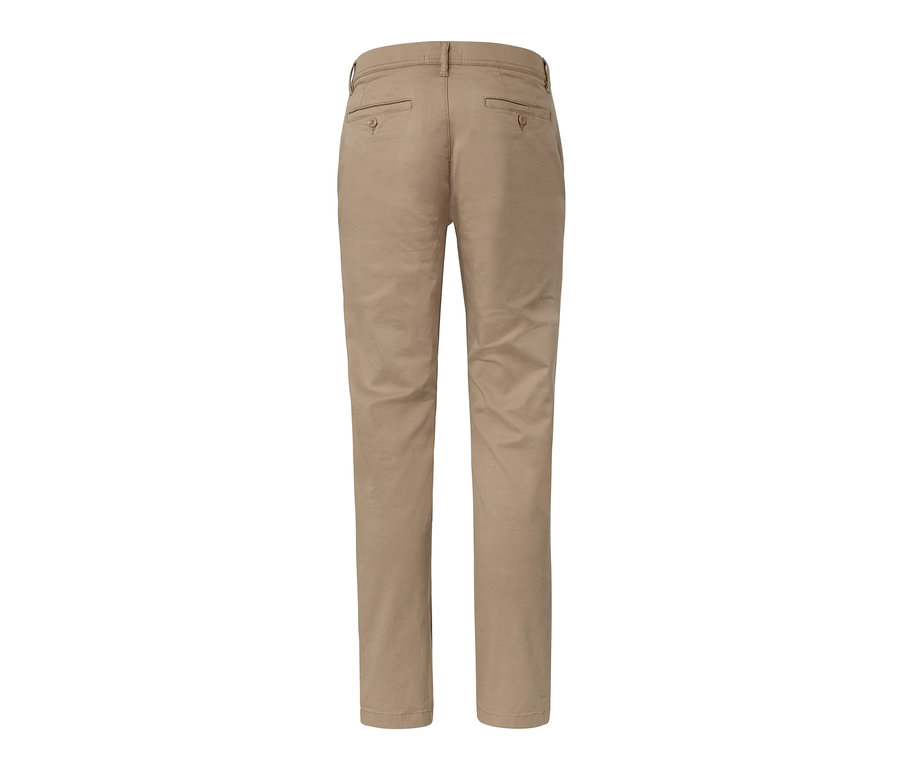 Detailansicht der Rückseite einer beigen Chino.