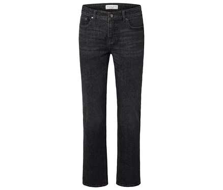 Schwarze Jeans auf weißem Hintergrund.