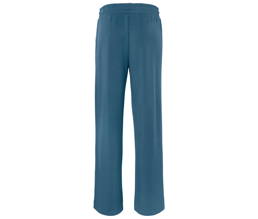 Eine blaue Jogginghose mit elastischem Bund liegt auf einem weißen Hintergrund.