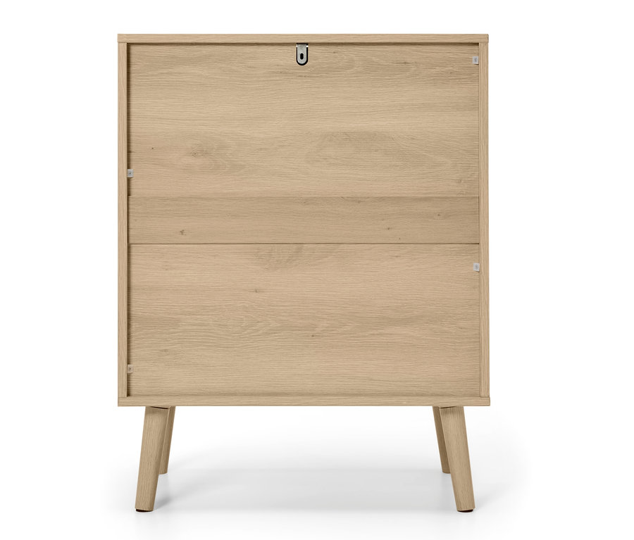 Beige Kommode mit vier Füßen.