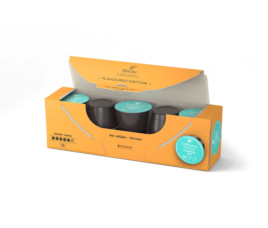 Geöffnete, orangefarbene Packung Cafissimo Flavoured Espresso Toasted Nut mit 10 Kapseln, wobei die Kapseln in der Packung sichtbar sind.