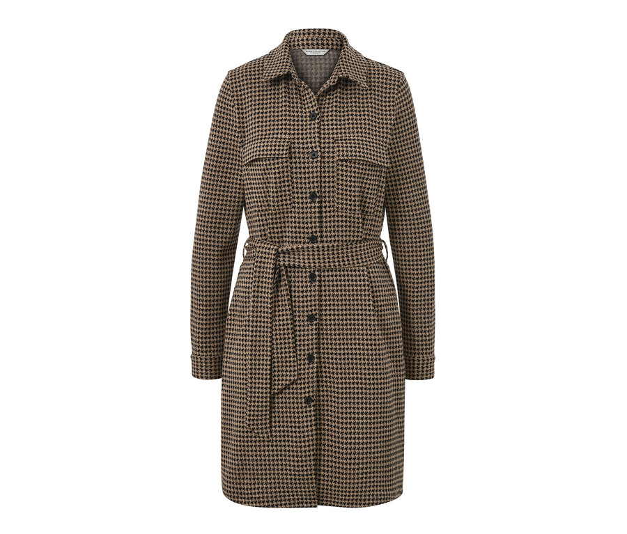 Ein braunes Sweatkleid mit Hahnentritt-Jacquardmuster, langen Ärmeln, Knöpfen und Gürtel.