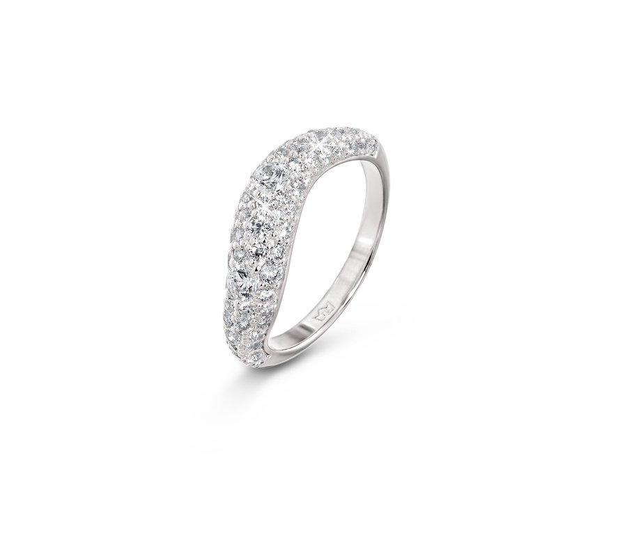 925 Silber Ring Wave auf weißem Hintergrund.