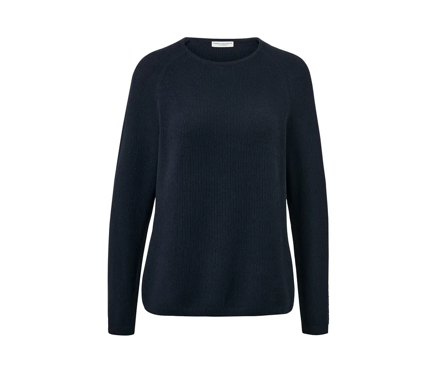 Dunkelblauer Strickpullover.