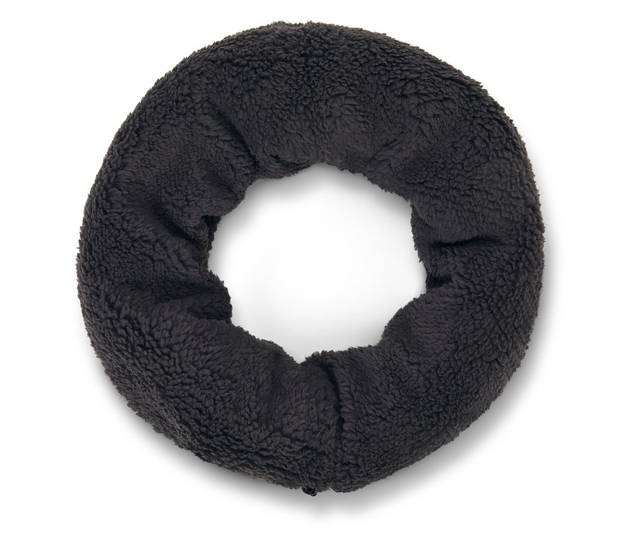 Schwarzes, kreisförmiges Kissen mit Textur.