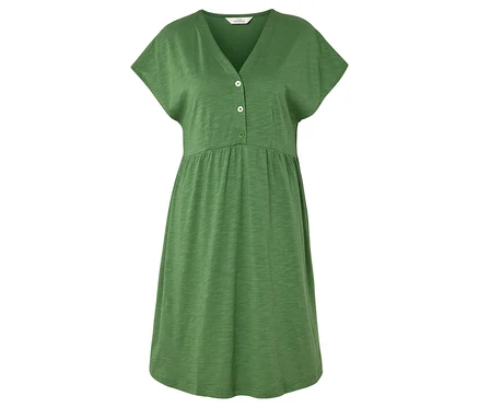 Ein grünes Kleid mit V-Ausschnitt und Knöpfen.