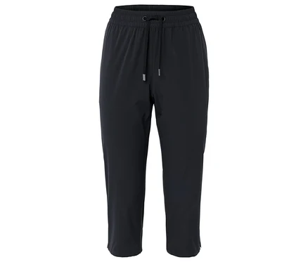 Eine marineblaue Dreiviertelhose mit Kordelzug.