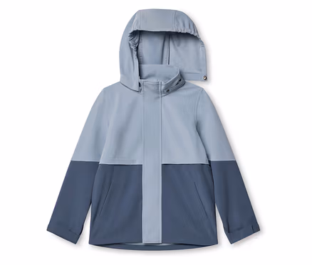 Zweifarbige Jacke in Blau mit Kapuze, frontal aufgenommen.