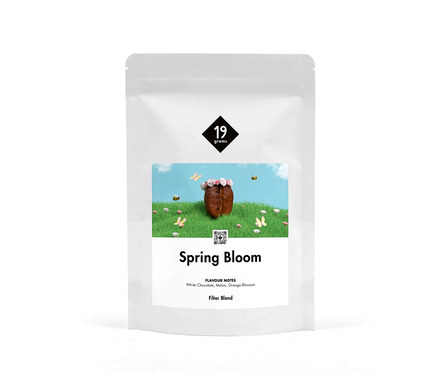 Weiße Verpackung von 19grams Spring Bloom Filterkaffee - 250 g Ganze Bohne.