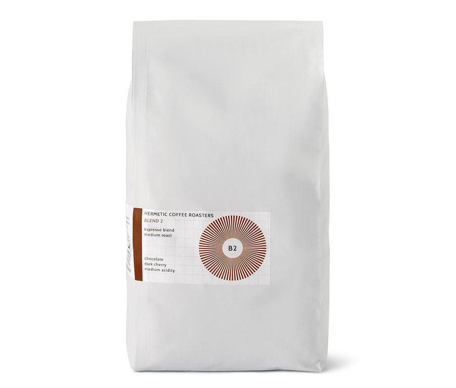 Ein weißer Beutel Hermetic - B2 Espresso - 1 kg Ganze Bohne.