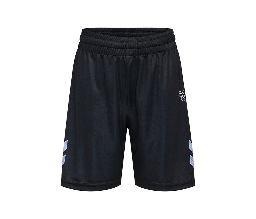 Schwarze hummel® »HML Shimmer Shorts« mit elastischem Bund, hummel Logo und zwei irisierenden Chevron-Streifen an den Seiten.