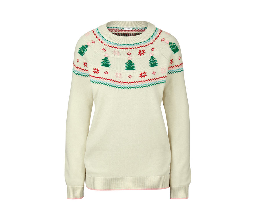 Weihnachtlicher Strickpullover in Weiß mit Weihnachtsbäumen und Schneeflocken.