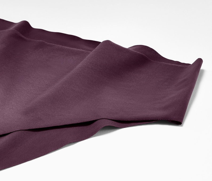 Detailaufnahme von 2 Magic-Cut-Slips, aubergine.