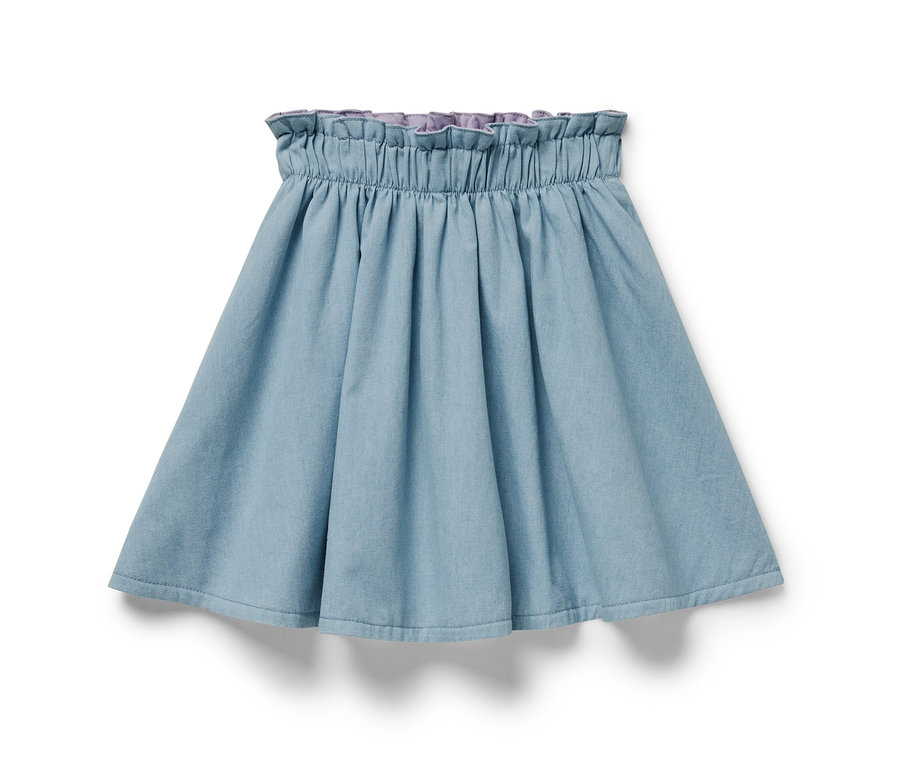 Ein blauer Kinder-Denim-Wenderock mit elastischem Bund liegt auf einem weißen Hintergrund.