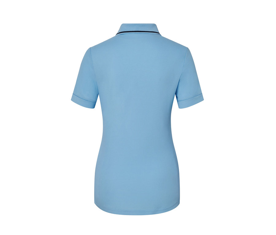 Rückansicht eines hellblauen Funktionspoloshirts.