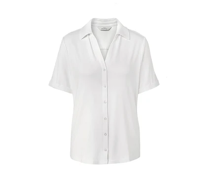 Weißes Blusenshirt mit Knopfleiste.