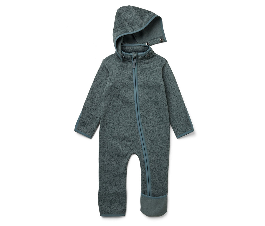 Grüner Baby-Overall mit Kapuze und Reißverschluss.