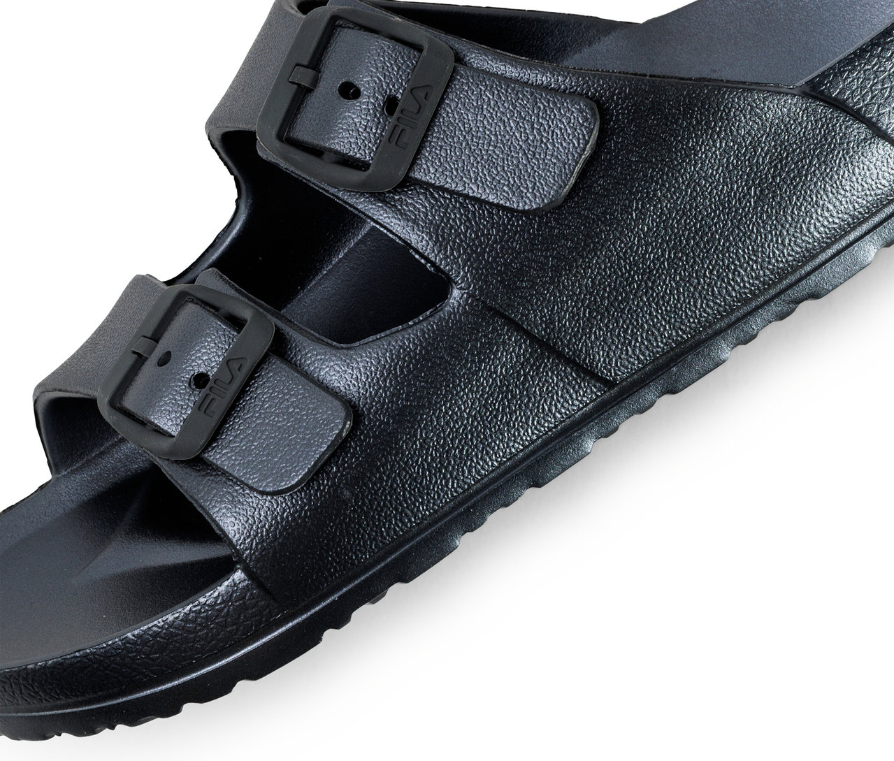 Nahaufnahme eines schwarzen FILA Matero Damen-Slippers.