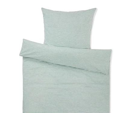Bettwäsche-Set mit Kissen und Decke, gestreift in Weiß und Grün.