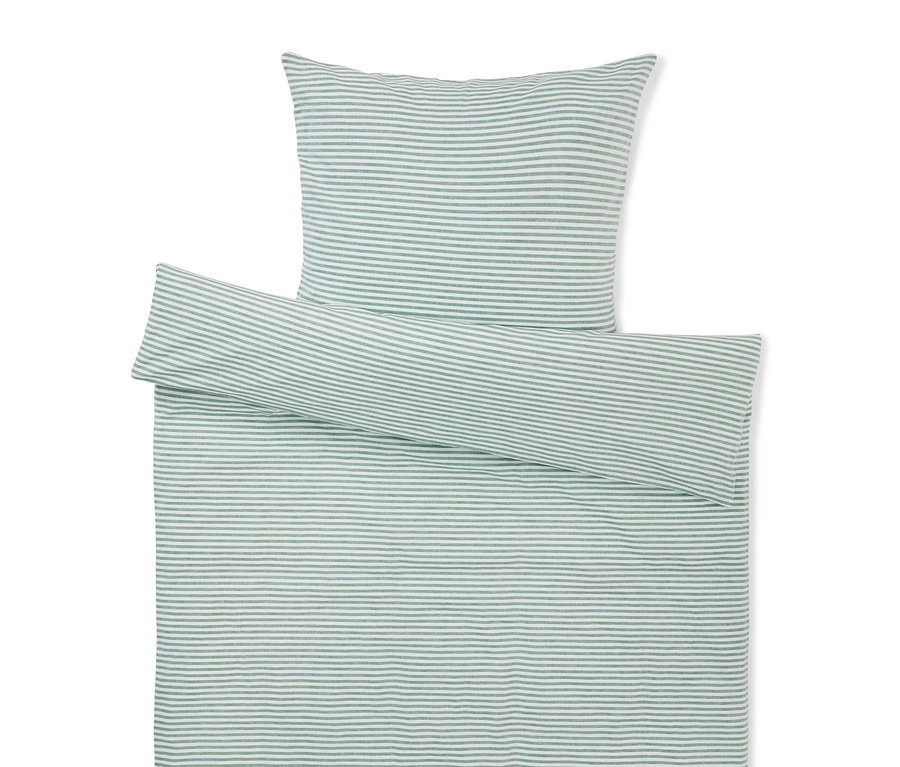 Bettwäsche-Set mit Kissen und Decke, gestreift in Weiß und Grün.