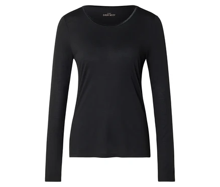 Schwarzes Langarmshirt mit Rundhalsausschnitt und kleinem "EVERY BODY"-Label im Nacken.