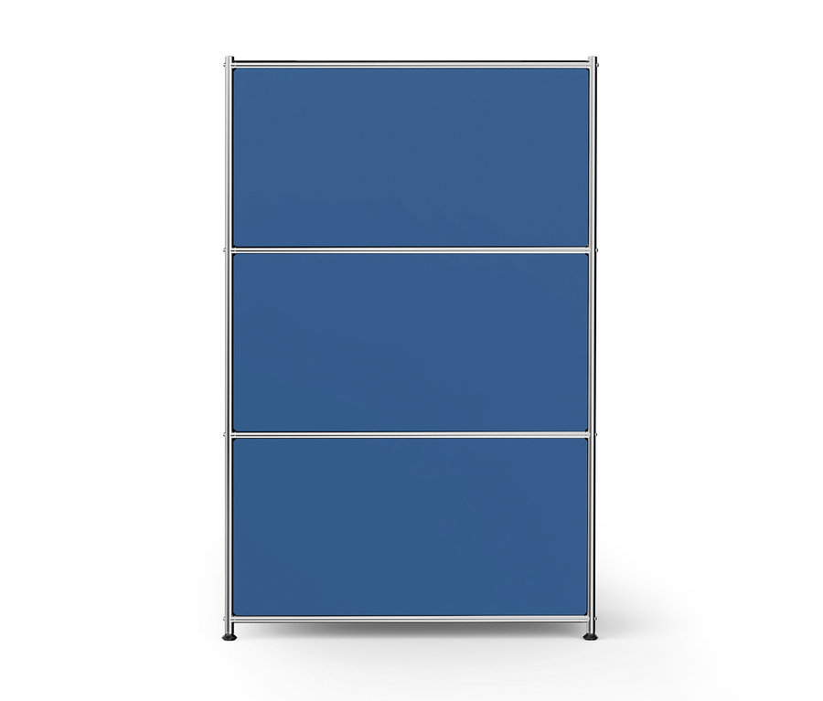 Blaues, modulares Regal mit drei Fächern und silberfarbenem Rahmen auf weißem Hintergrund.