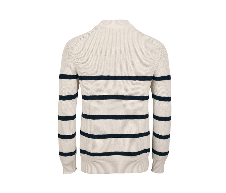 Detailansicht der Rückseite eines Strickpullovers mit dunkelblauen Streifen auf cremefarbenem Hintergrund.